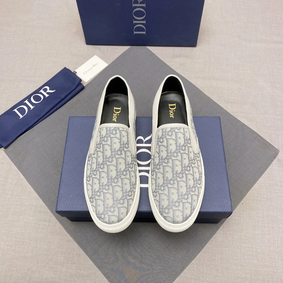 p380, Dior series casual shoes 👟🔥[Dior] Dior's new casual men's shoes are launched in Hong Kong counters. Official website 1:1 production. Original Italian materials. Designed by European and American masters. Perfect shape to create counter quality. Solid color rubber wear-resistant outsole and classic dazzling head! Super versatile and very comfortable. High-end without losing taste, fashionable and novel! ! Absolute focus! Code number: 38-44, three colors available (45 can be customized, cannot be returned or exchanged) No. 005